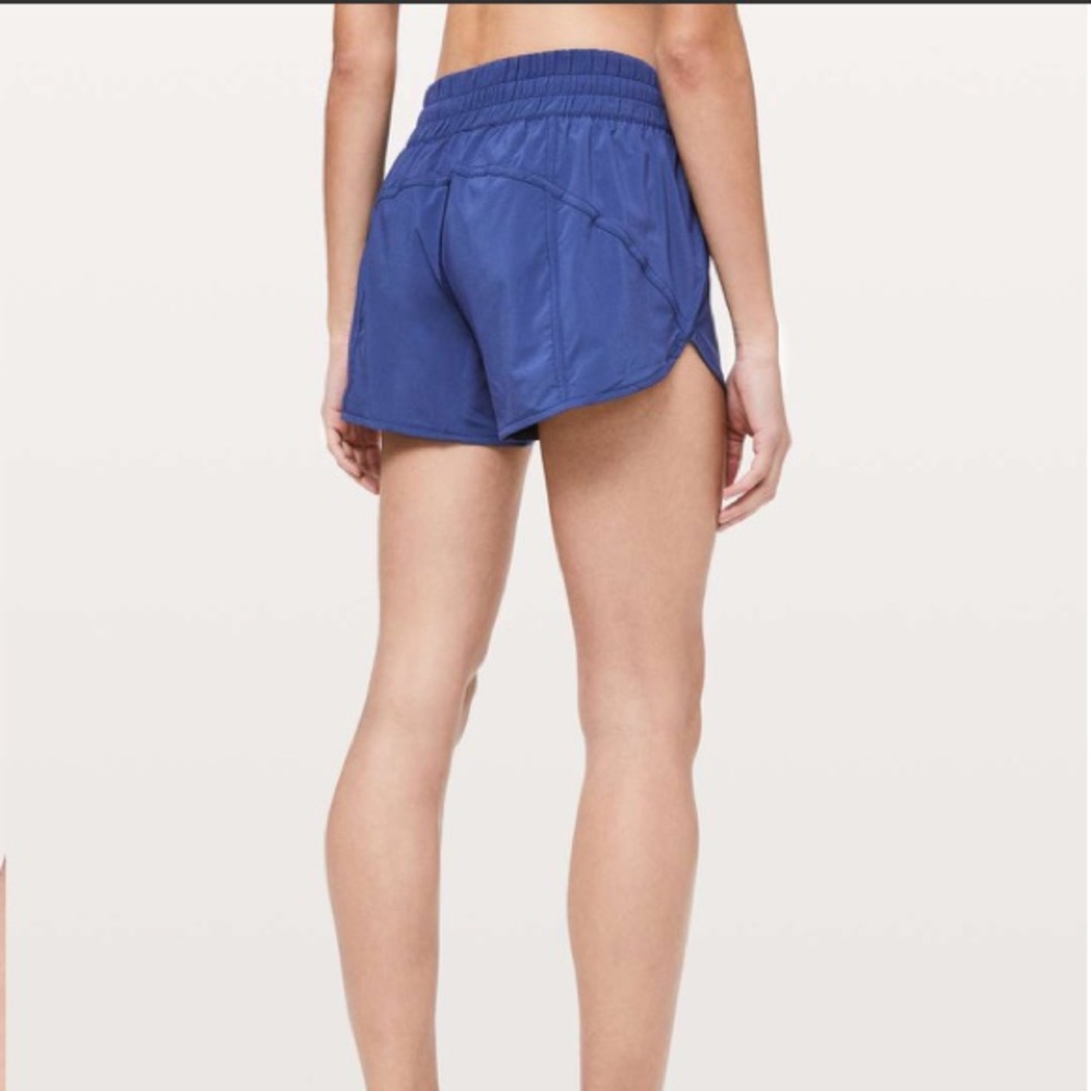 Lululemon Tracker Short V *4" yoga
Blue size 4 shorts running athletic summer